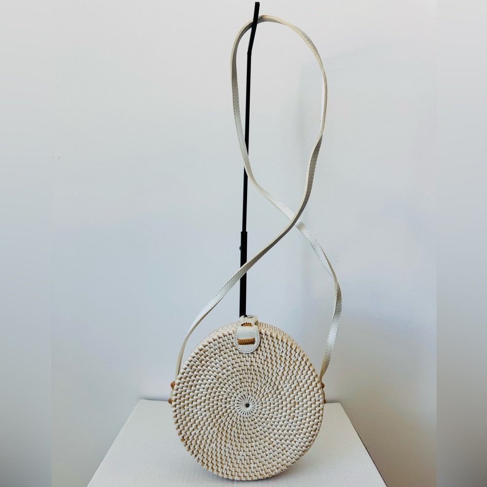 Authentic White Rattan Crossbody Bag from Bali 🌴 - Picture 4 of 4